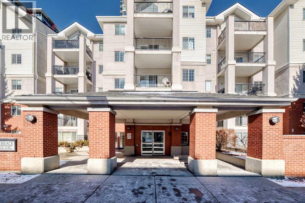 Apartment for Sale in 204, 126 14 Avenue SW|Calgary, Alberta T2R0L9 4