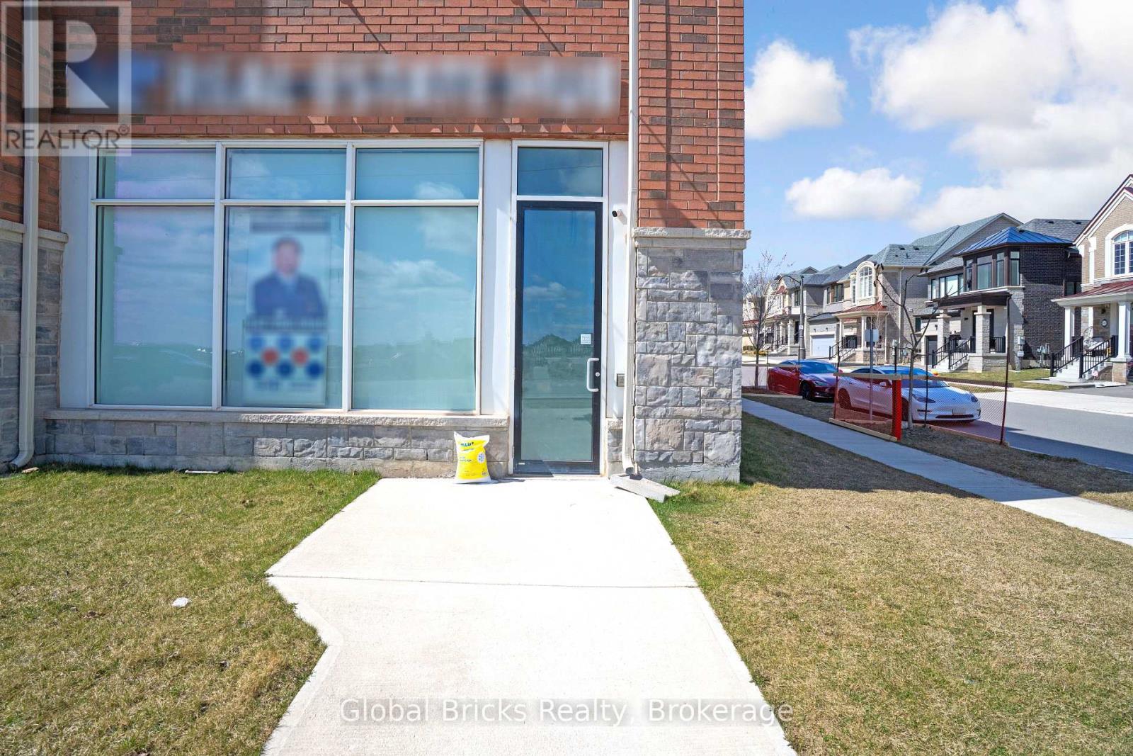 Row / Townhouse for Sale in 85 BURNHAMTHORPE ROAD E|Oakville (GO Glenorchy), Ontario L6H3R2 2