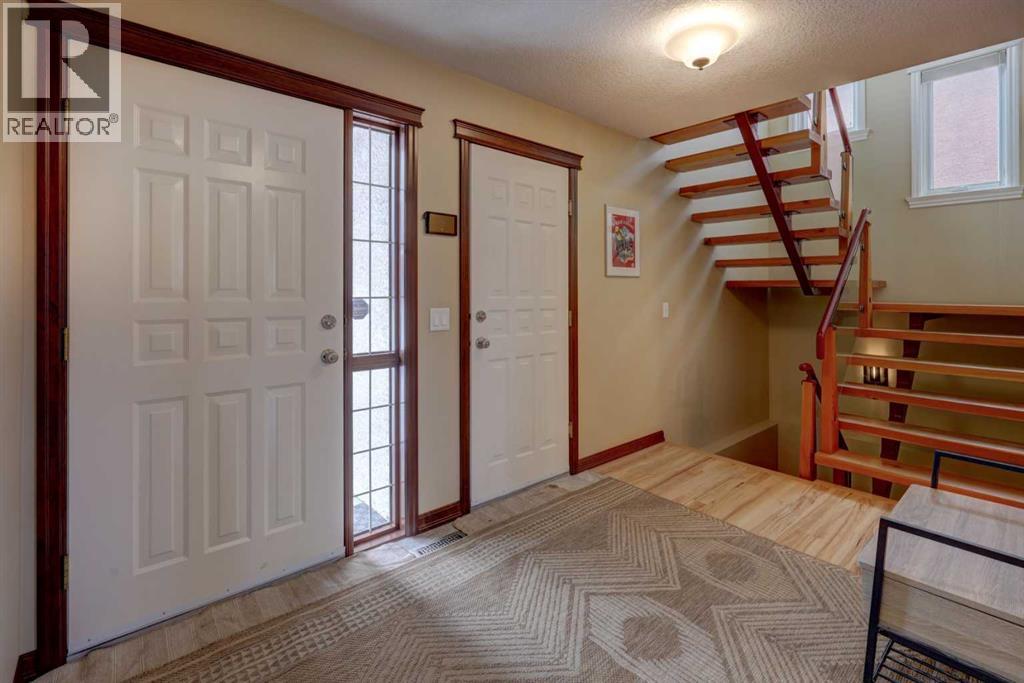 House for Sale in 66 Scimitar Point NW|Calgary, Alberta T3L2B3 2