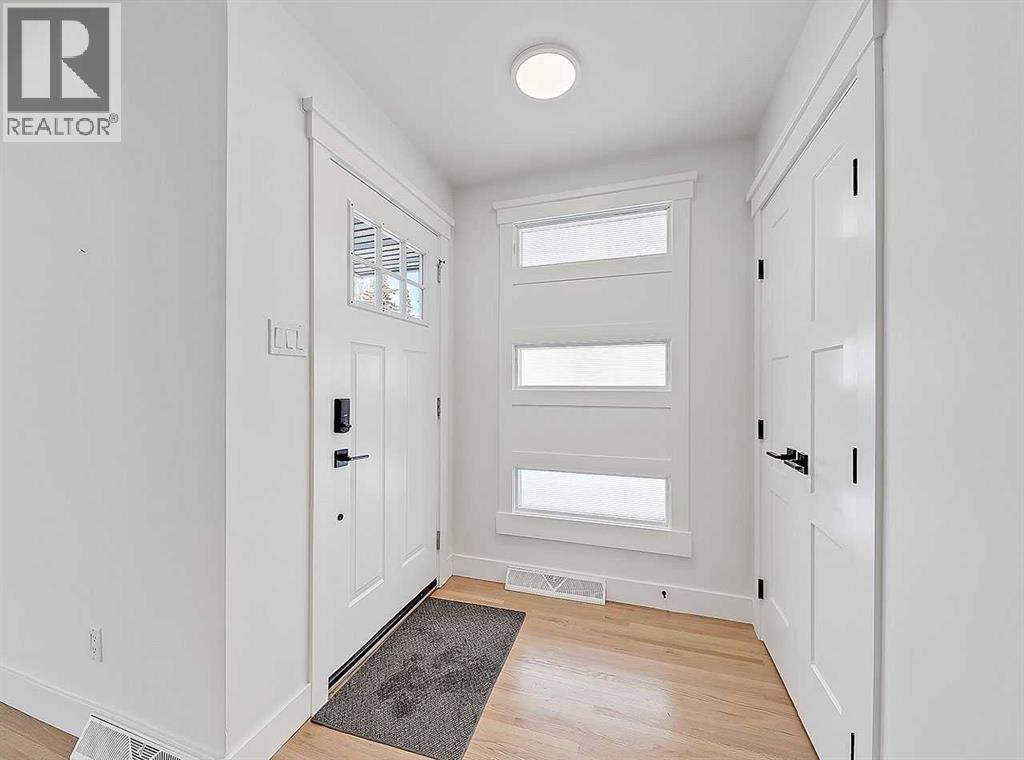 House for Sale in 23 Cambrian Drive NW|Calgary, Alberta T2K1P3 4