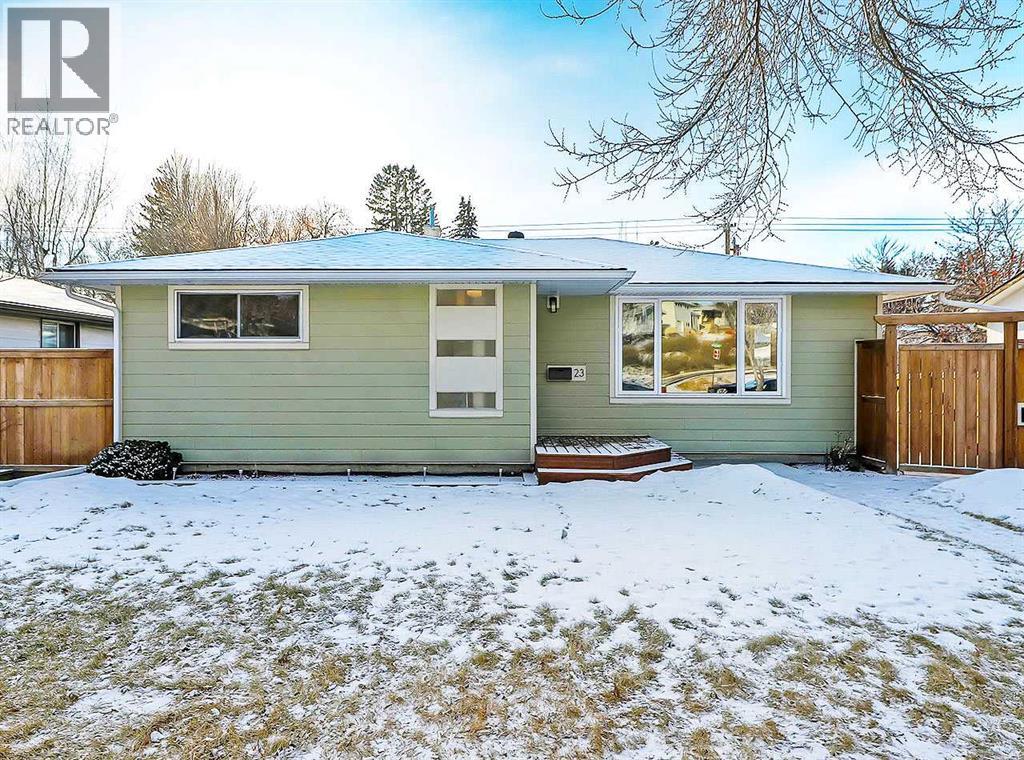 House for Sale in 23 Cambrian Drive NW|Calgary, Alberta T2K1P3 2