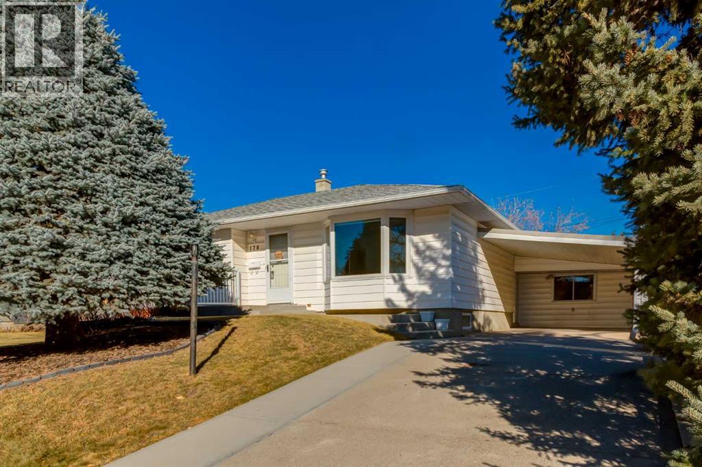 House for Sale in 178 Windermere Road SW|Calgary, Alberta T3C3K8 2