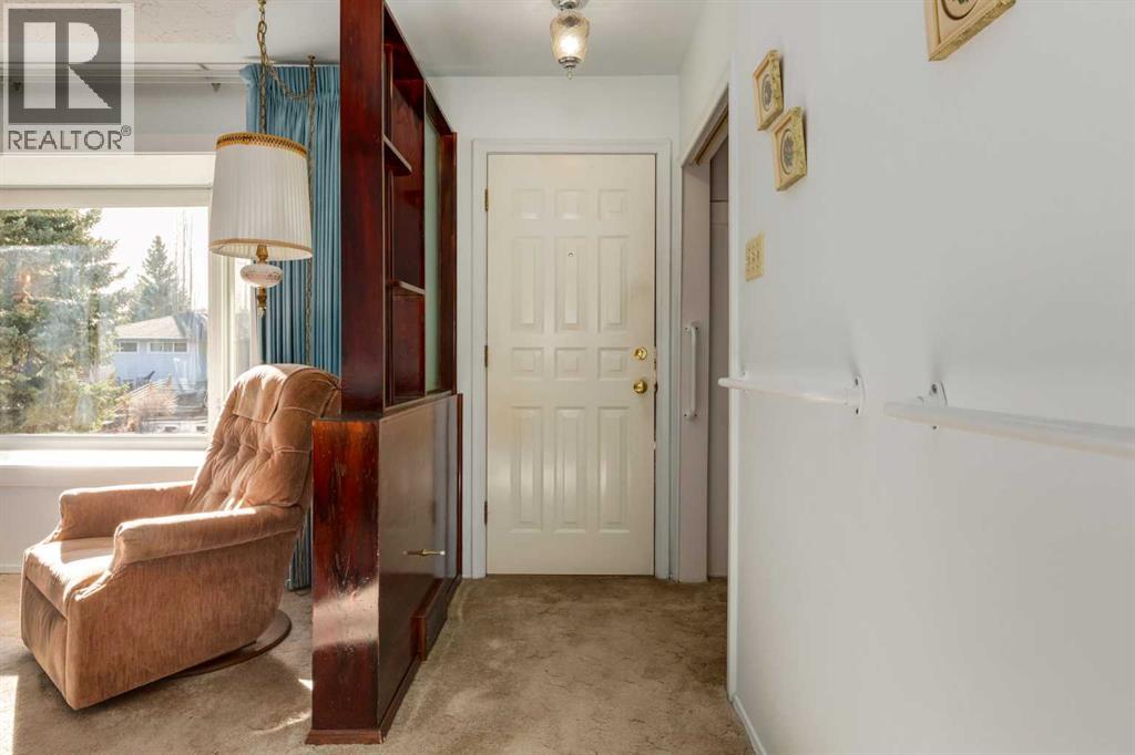 House for Sale in 178 Windermere Road SW|Calgary, Alberta T3C3K8 4