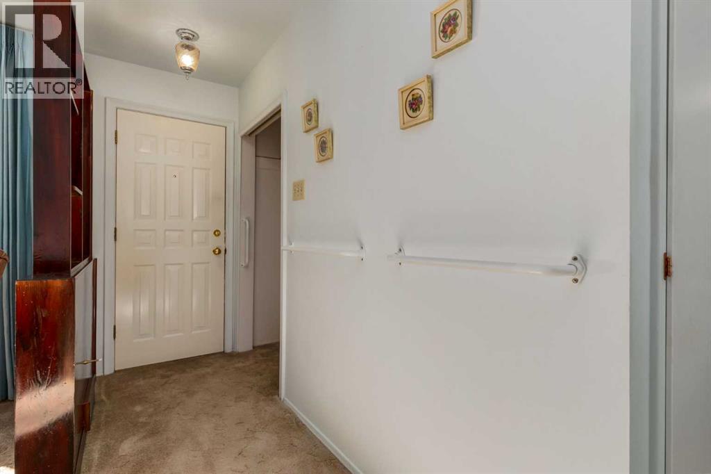 House for Sale in 178 Windermere Road SW|Calgary, Alberta T3C3K8 5