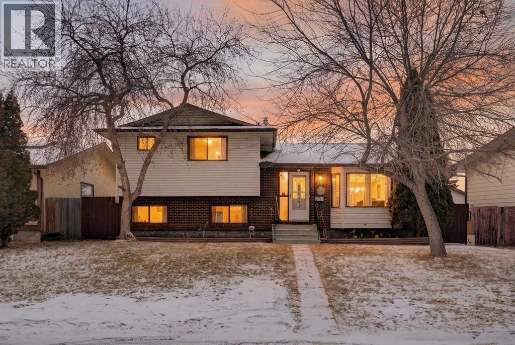 House for Sale in 195 Fallswater Road NE|Calgary, Alberta T3J1B2