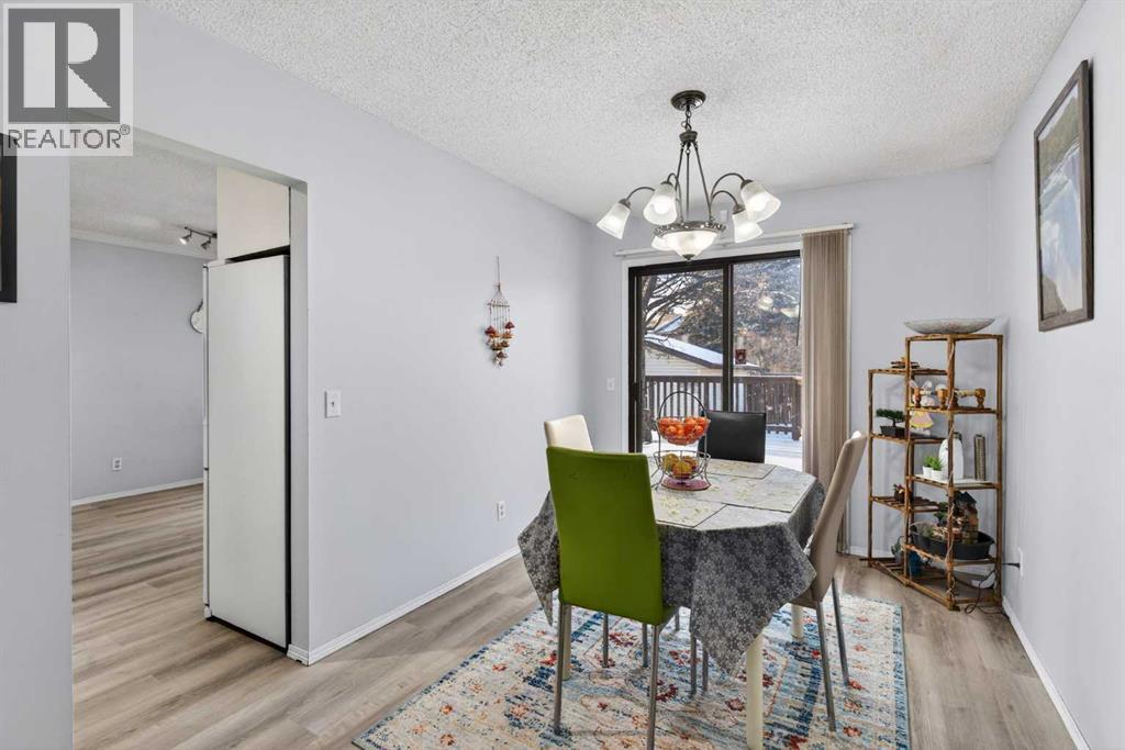 House for Sale in 195 Fallswater Road NE|Calgary, Alberta T3J1B2 5