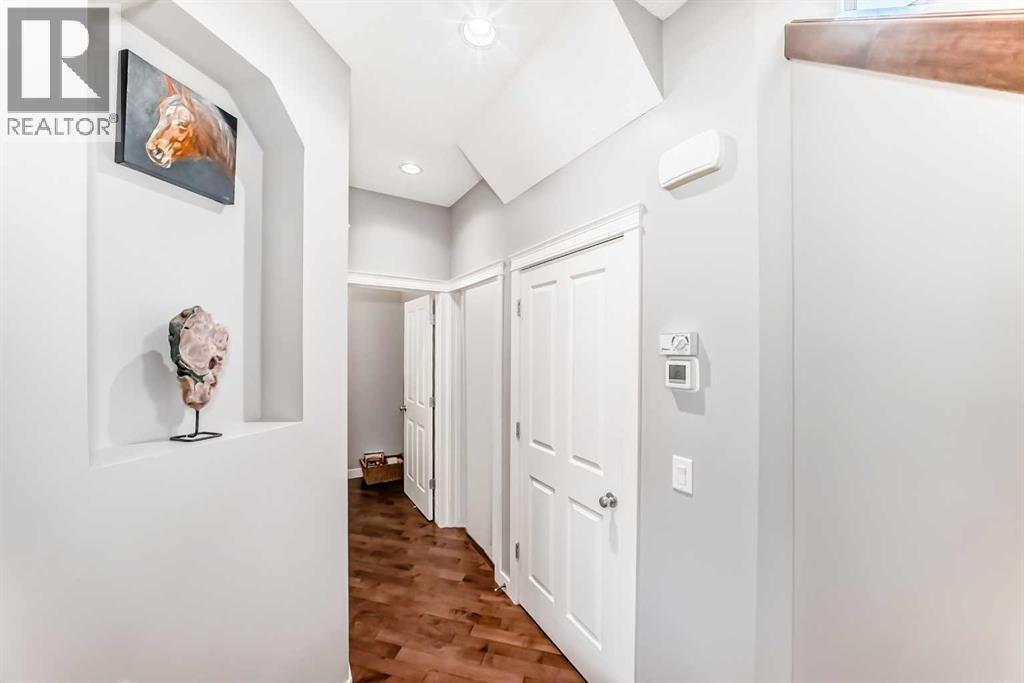 House for Sale in 562 New Brighton Drive SE|Calgary, Alberta T2Z0N8 4