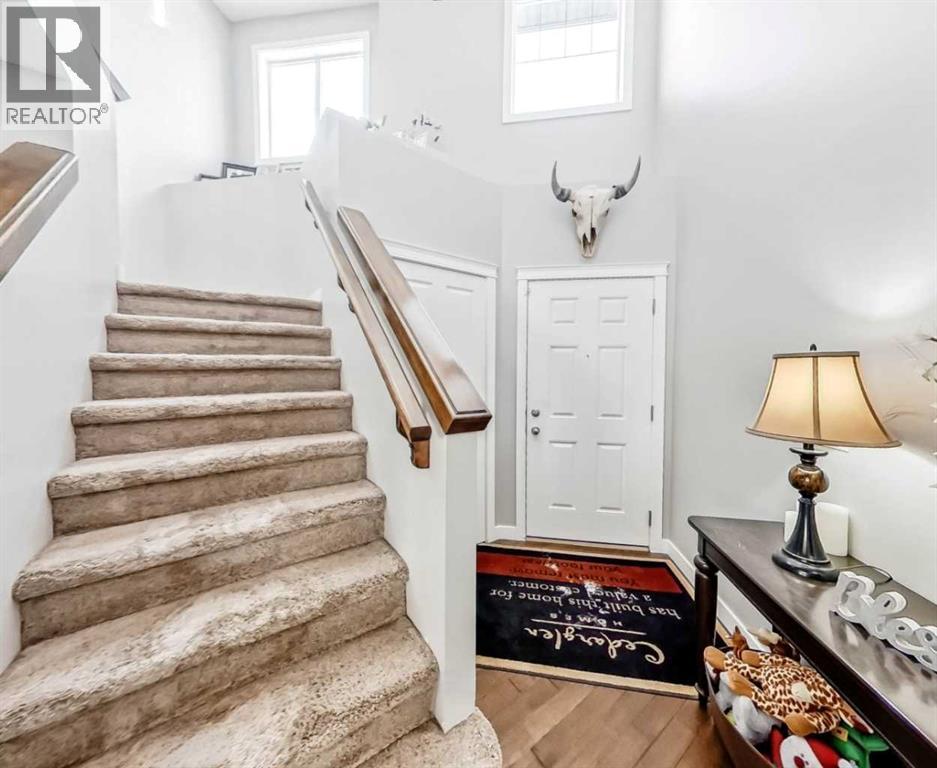 House for Sale in 562 New Brighton Drive SE|Calgary, Alberta T2Z0N8 3