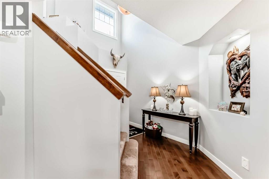 House for Sale in 562 New Brighton Drive SE|Calgary, Alberta T2Z0N8 2