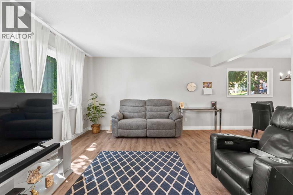 House for Sale in 321 Haddon Road SW|Calgary, Alberta T2V2Z4 4