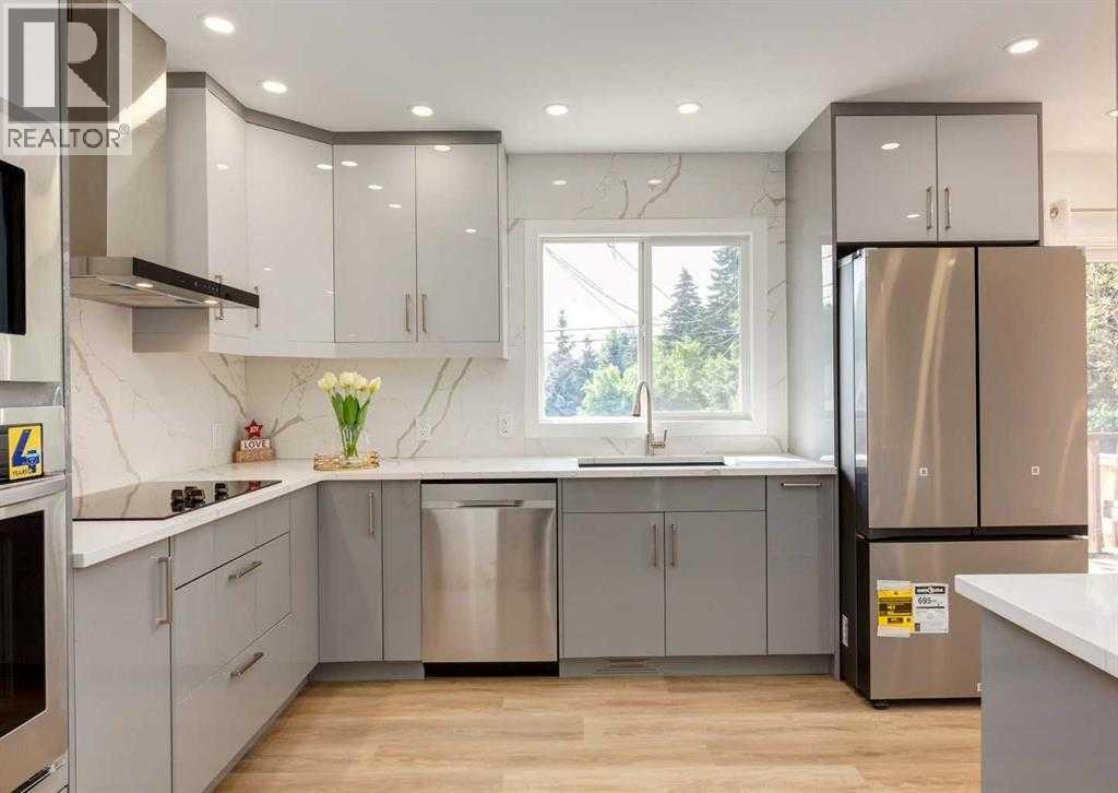 House for Sale in 4216 brisebois Drive NW|Calgary, Alberta T2L2E7 3