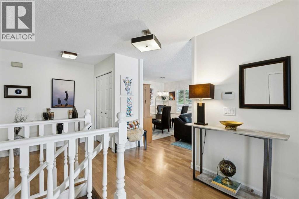 Row / Townhouse for Sale in 48 Deer Ridge Close SE|Calgary, Alberta T2J7C2 3