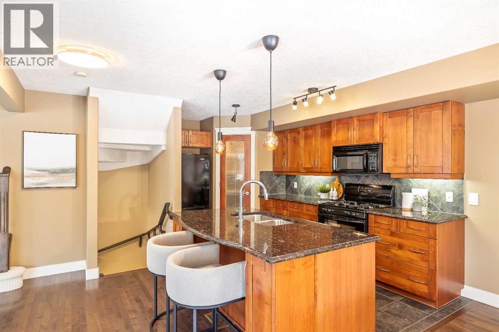 Row / Townhouse for Sale in 402, 10 Discovery Ridge Hill SW|Calgary, Alberta T3H5X2 2