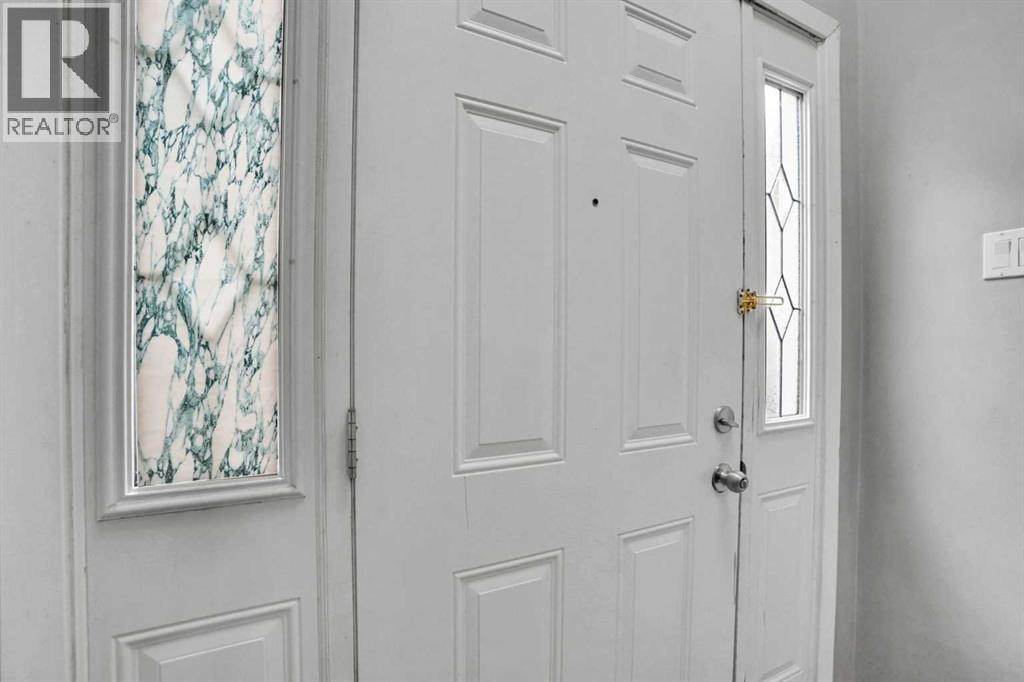 Row / Townhouse for Sale in D, 903 44 Street SE|Calgary, Alberta T2A5K7 3