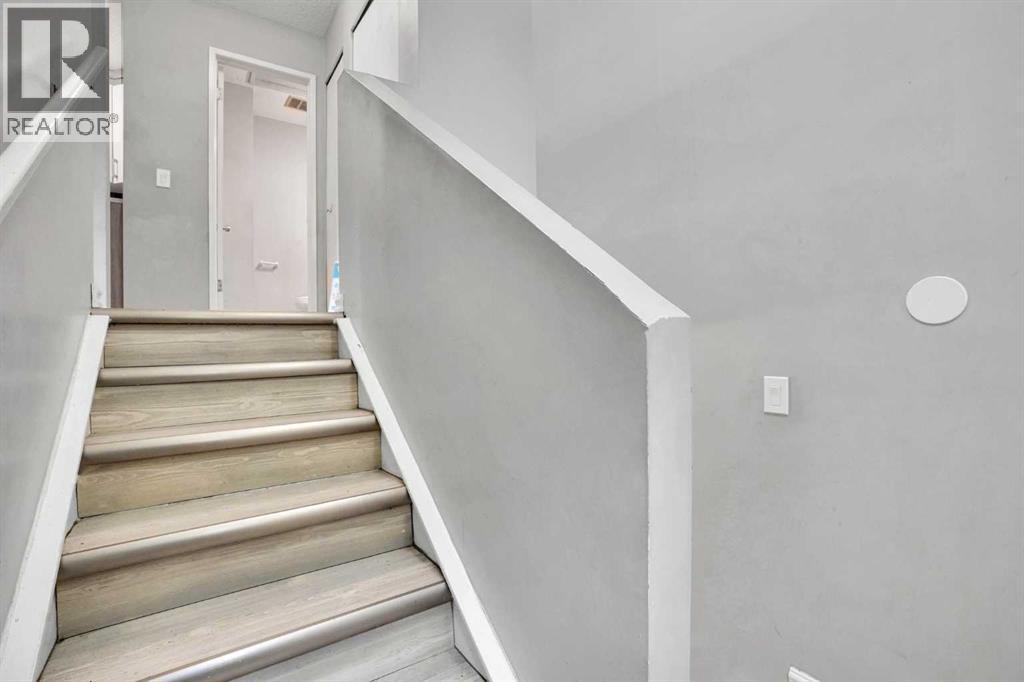 Row / Townhouse for Sale in D, 903 44 Street SE|Calgary, Alberta T2A5K7 4