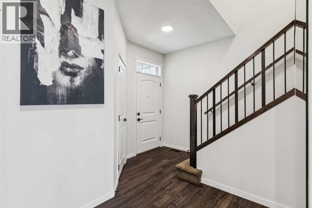 House for Sale in 86 Creekside Way SW|Calgary, Alberta T2X4A9 2