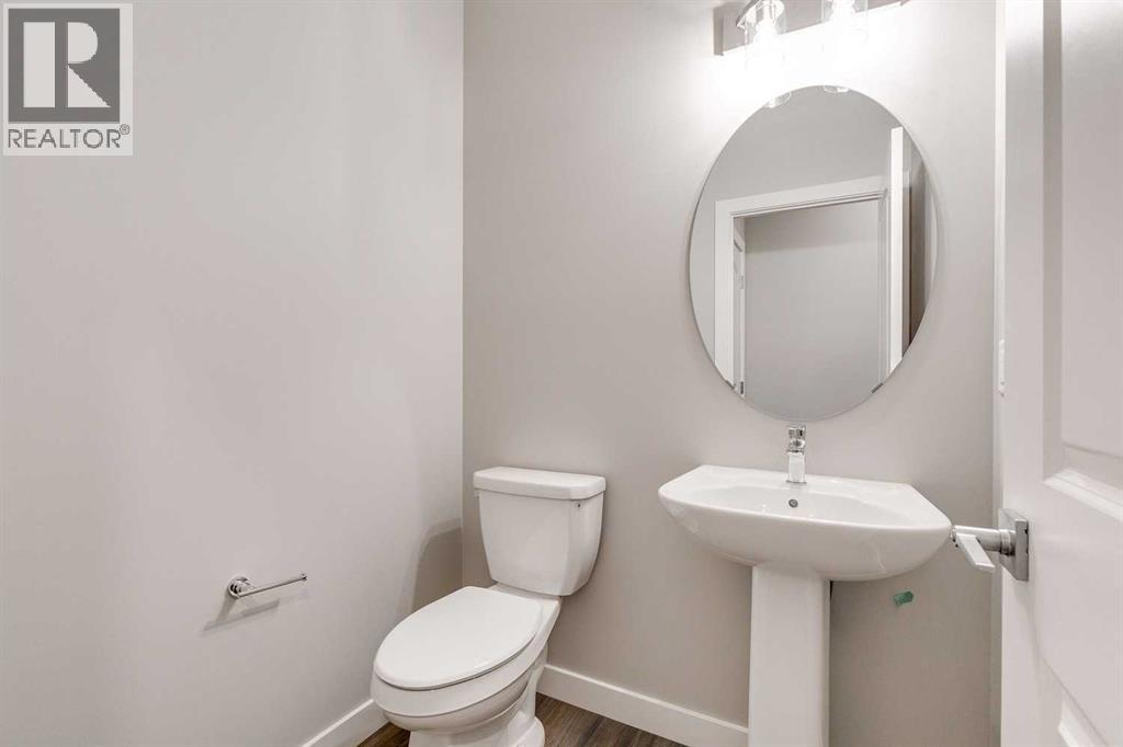 House for Sale in 483 Hotchkiss Manor SE|Calgary, Alberta T3S0T2 5