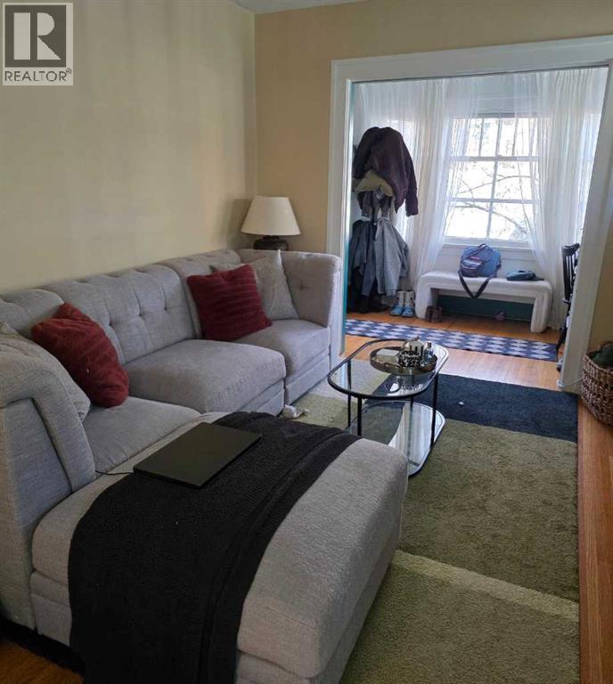 House for Sale in 327 3 Avenue NE|Calgary, Alberta R2E0H5 4