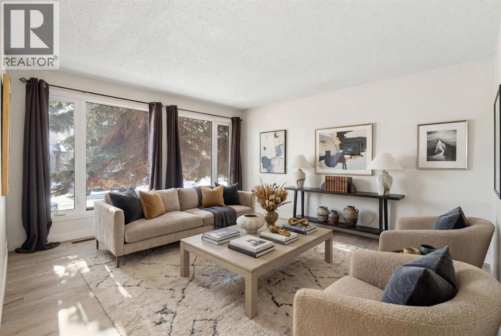 House for Sale in 35 Shawmeadows Close SW|Calgary, Alberta T2Y1A5 3