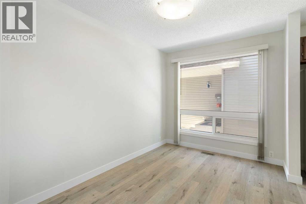 House for Sale in 35 Shawmeadows Close SW|Calgary, Alberta T2Y1A5 5