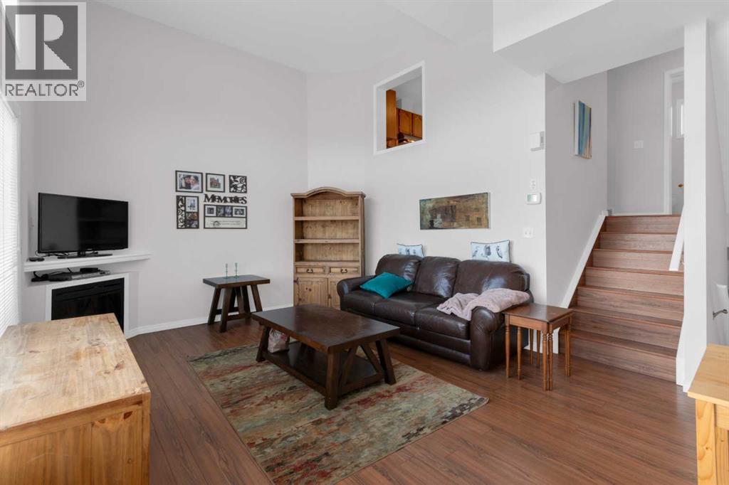 Row / Townhouse for Sale in 111 Hidden Creek Cove NW|Calgary, Alberta T3A6L8 5