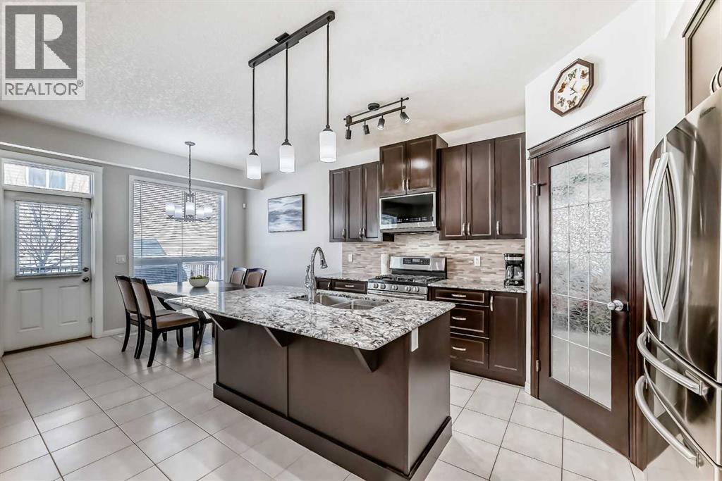 House for Sale in 795 New Brighton Drive SE|Calgary, Alberta T2Z1A1