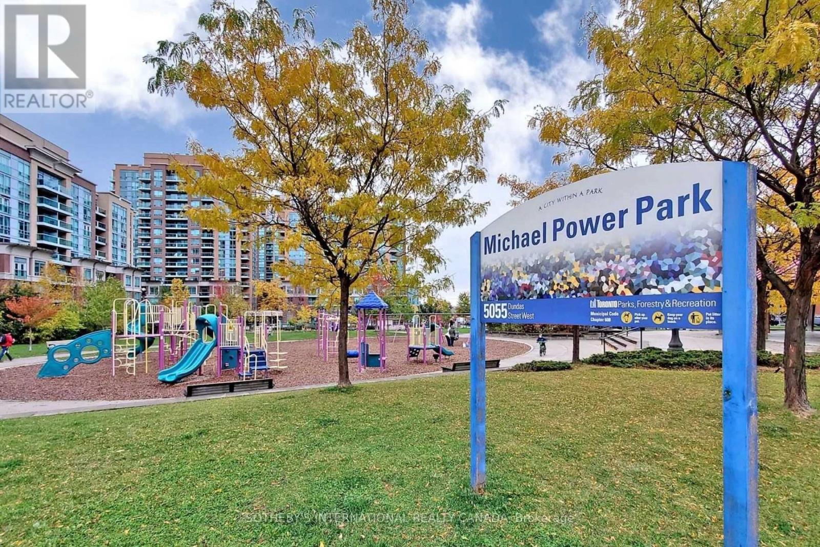 Row / Townhouse for Sale in 30 MICHAEL POWER PLACE|Toronto (Islington-City Centre West), Ontario M9A5G9 2