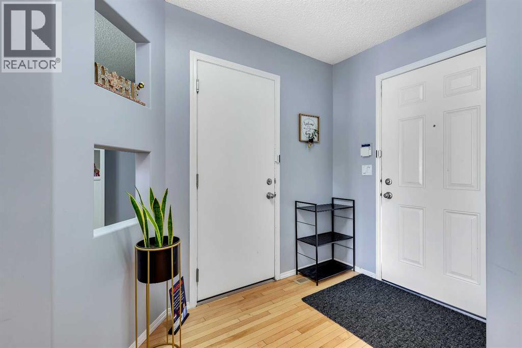 Duplex for Sale in 12 Cranberry Green SE|Calgary, Alberta T3M1L5 5