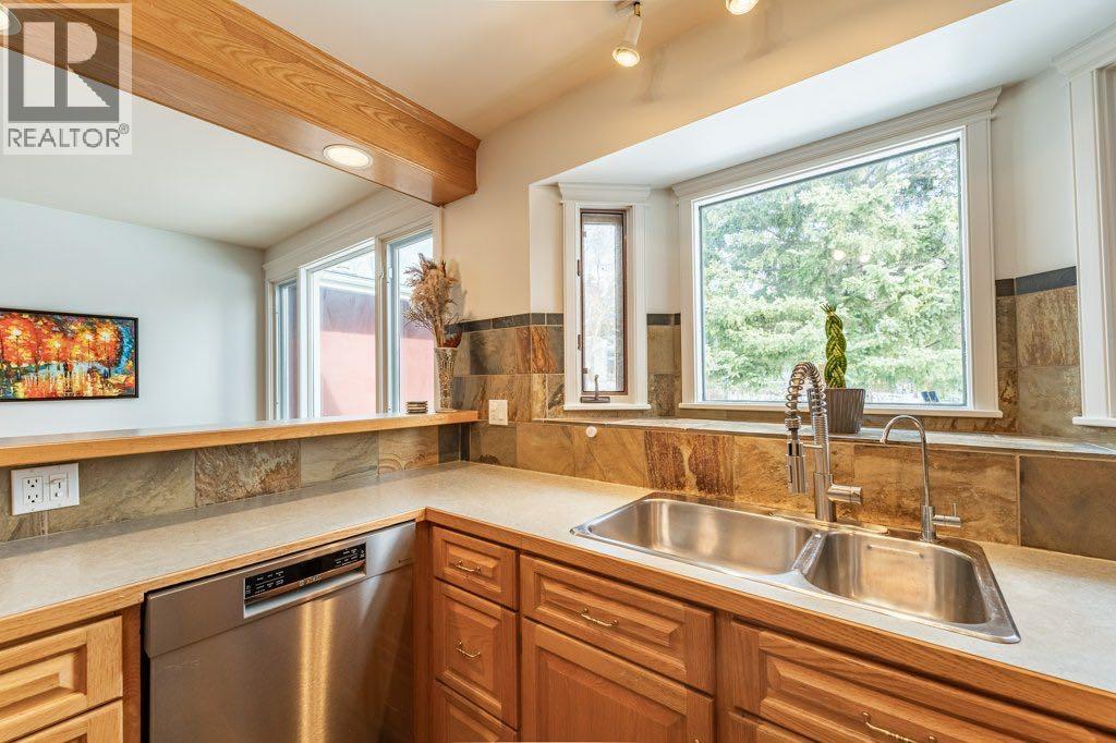 House for Sale in 5227 Carney Road NW|Calgary, Alberta T2L1G1 5