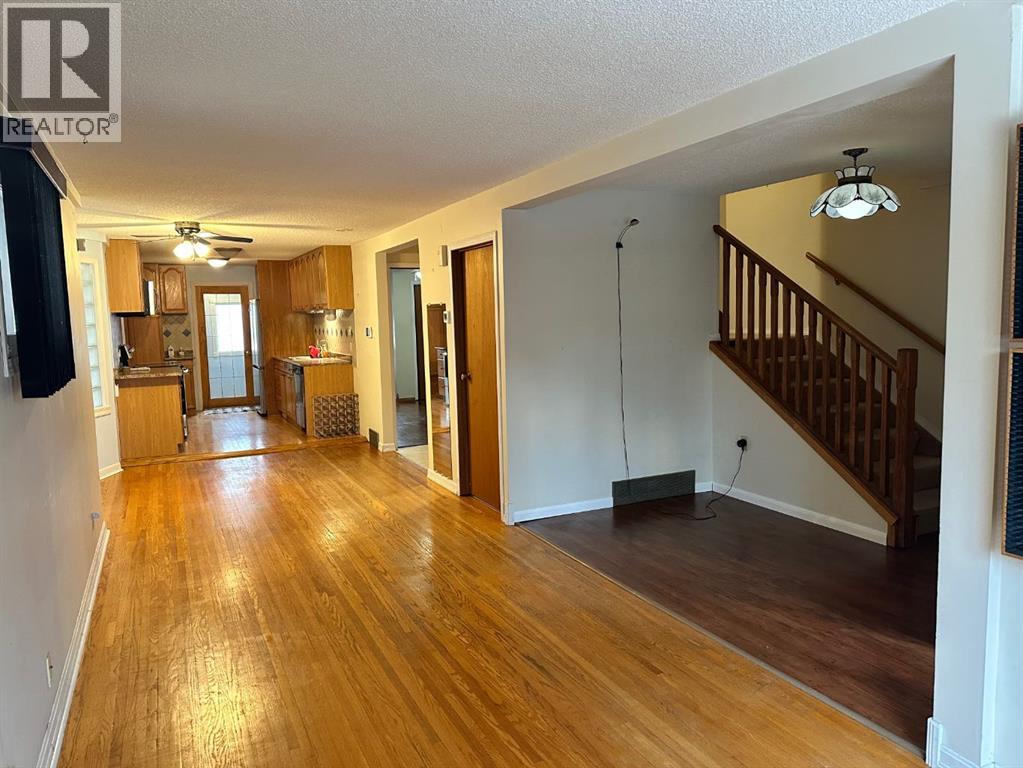 House for Sale in 334 3 Avenue NE|Calgary, Alberta T2E0H4 4