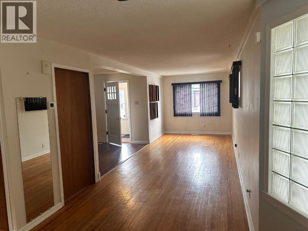 House for Sale in 334 3 Avenue NE|Calgary, Alberta T2E0H4 3