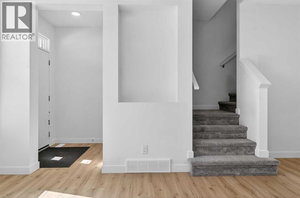 Row / Townhouse for Sale in 216 142 Avenue NW|Calgary, Alberta T3P0V7 3