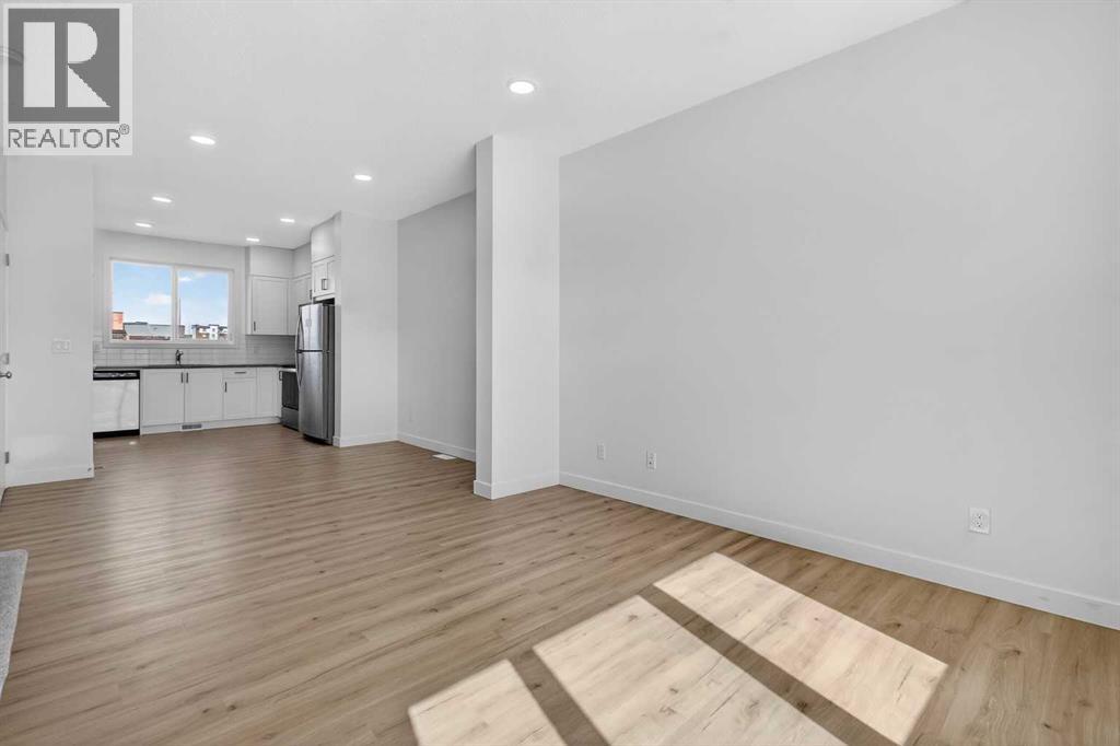 Row / Townhouse for Sale in 216 142 Avenue NW|Calgary, Alberta T3P0V7 5