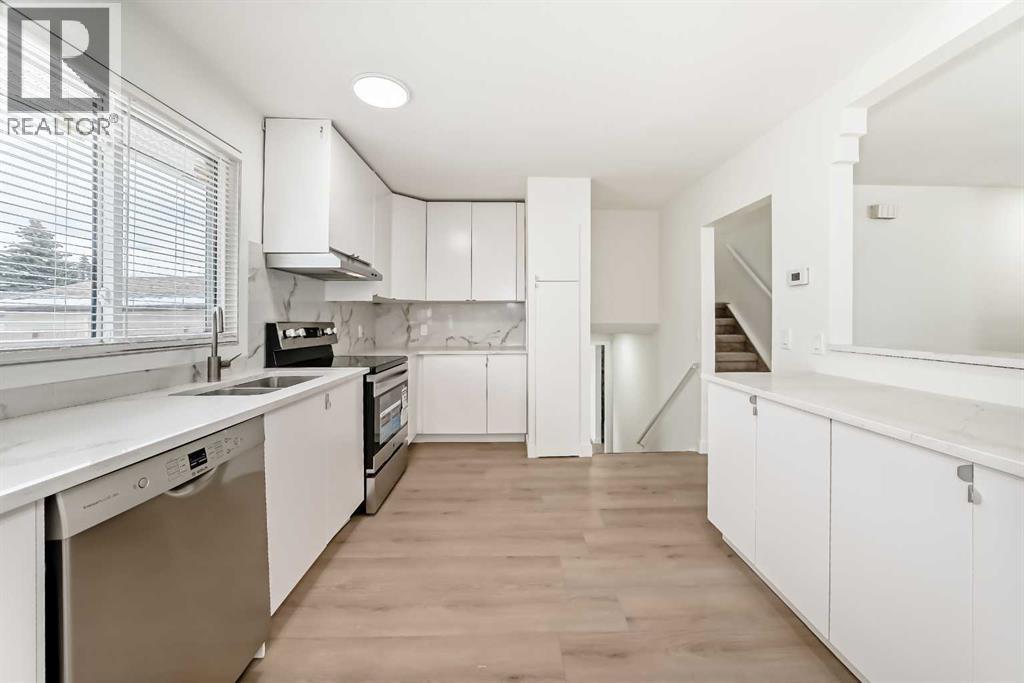 House for Sale in 532 Rundleridge Drive NE|Calgary, Alberta T1Y2K7 5