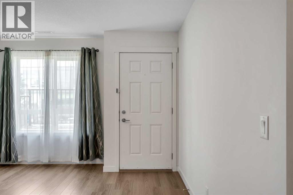 Row / Townhouse for Sale in 958 Sherwood Boulevard NW|Calgary, Alberta T3R0V3 3