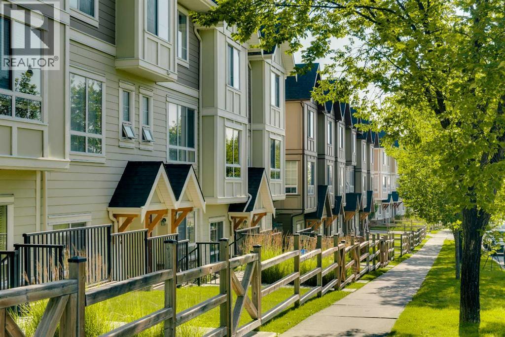 Row / Townhouse for Sale in 958 Sherwood Boulevard NW|Calgary, Alberta T3R0V3