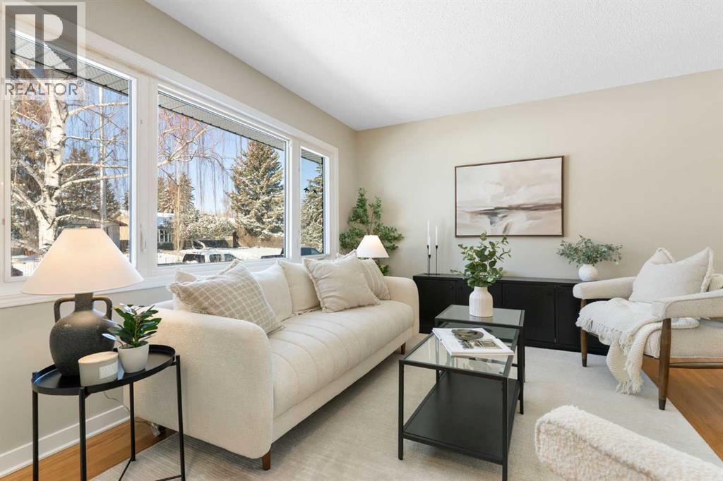 House for Sale in 123 Glacier Drive SW|Calgary, Alberta T3E5A3 3