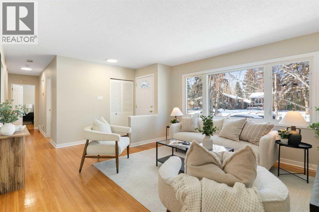 House for Sale in 123 Glacier Drive SW|Calgary, Alberta T3E5A3 5