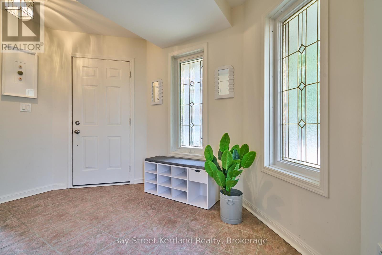 Row / Townhouse for Sale in 105 - 3030 BREAKWATER COURT|Mississauga (Cooksville), Ontario L5B4N9 3