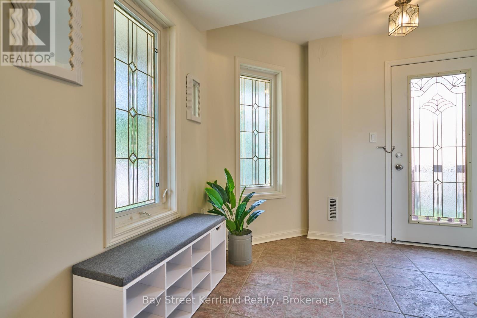 Row / Townhouse for Sale in 105 - 3030 BREAKWATER COURT|Mississauga (Cooksville), Ontario L5B4N9 5