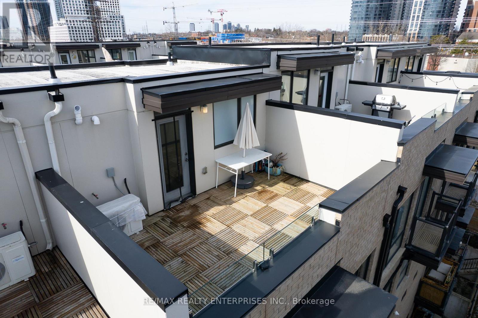 Row / Townhouse for Sale in 114 - 32 FIELDWAY ROAD|Toronto (Islington-City Centre West), Ontario M8Z0E3 5