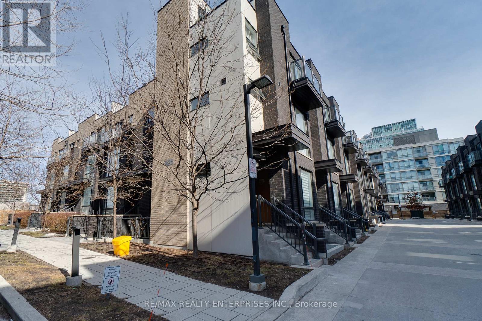 Row / Townhouse for Sale in 114 - 32 FIELDWAY ROAD|Toronto (Islington-City Centre West), Ontario M8Z0E3 2