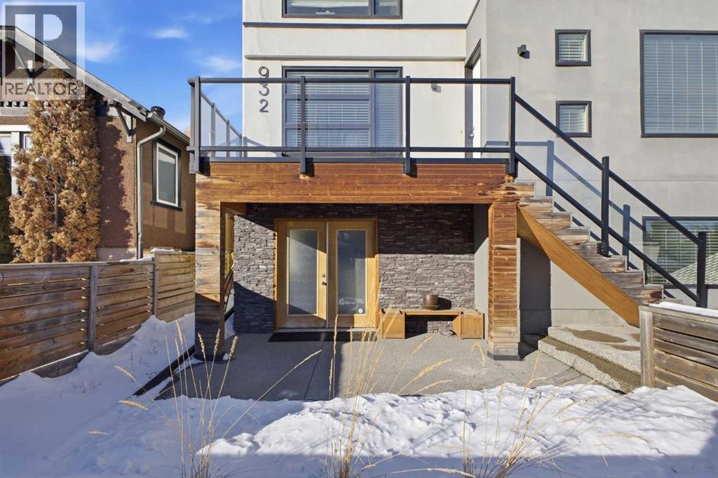 House for Sale in 932 5 Avenue NE|Calgary, Alberta T2E0L4 2