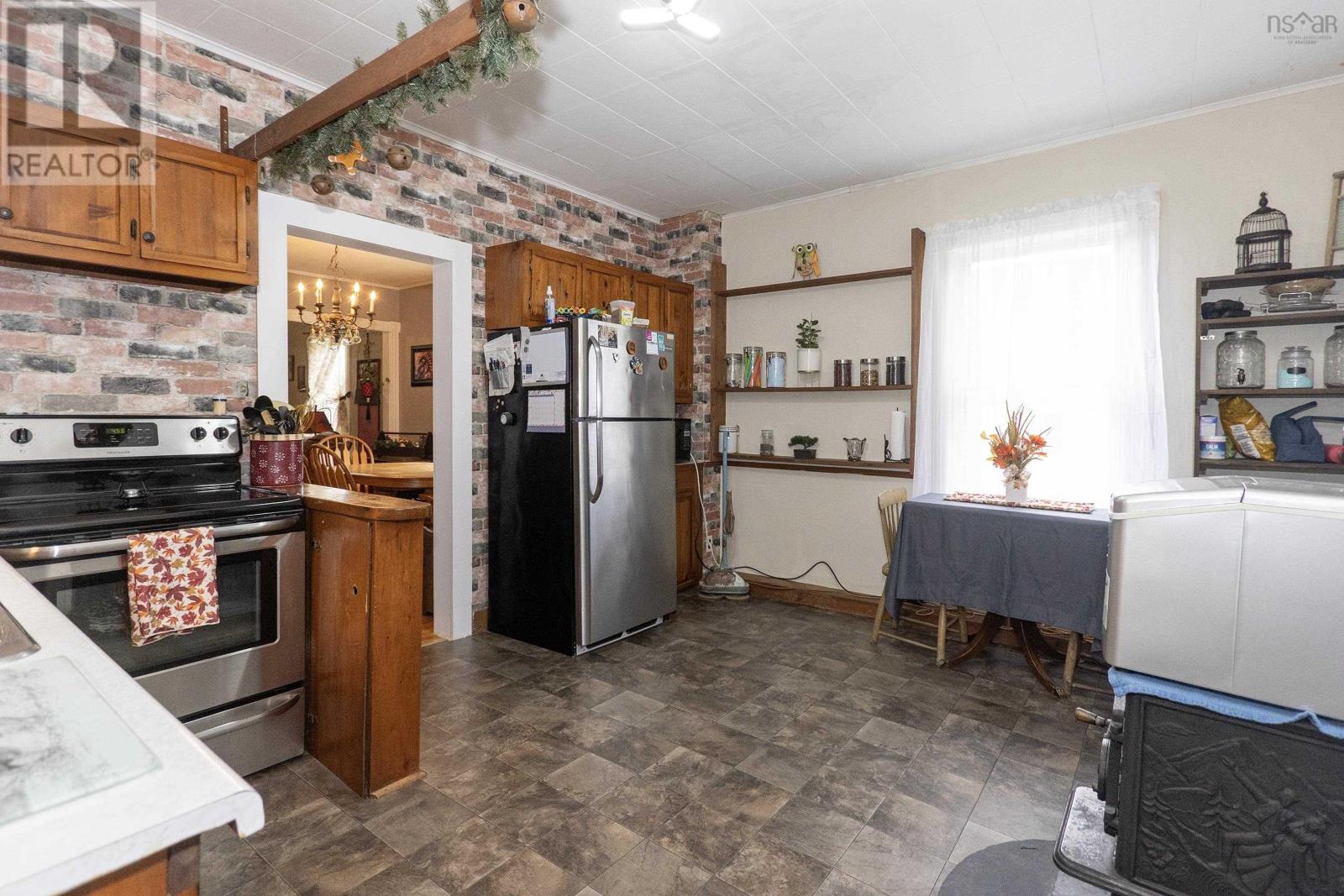 For sale: 26 Starr Street, Springhill, Nova Scotia B0M1X0 - 202604227 ...