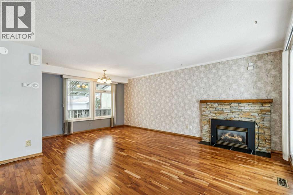 House for Sale in 3412 Temple Road NE|Calgary, Alberta T1Y3A9 3