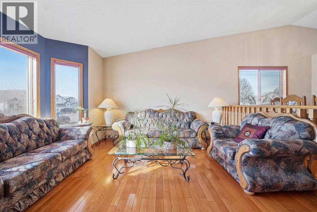 House for Sale in 2855 Catalina Boulevard NE|Calgary, Alberta T1Y6R2 4