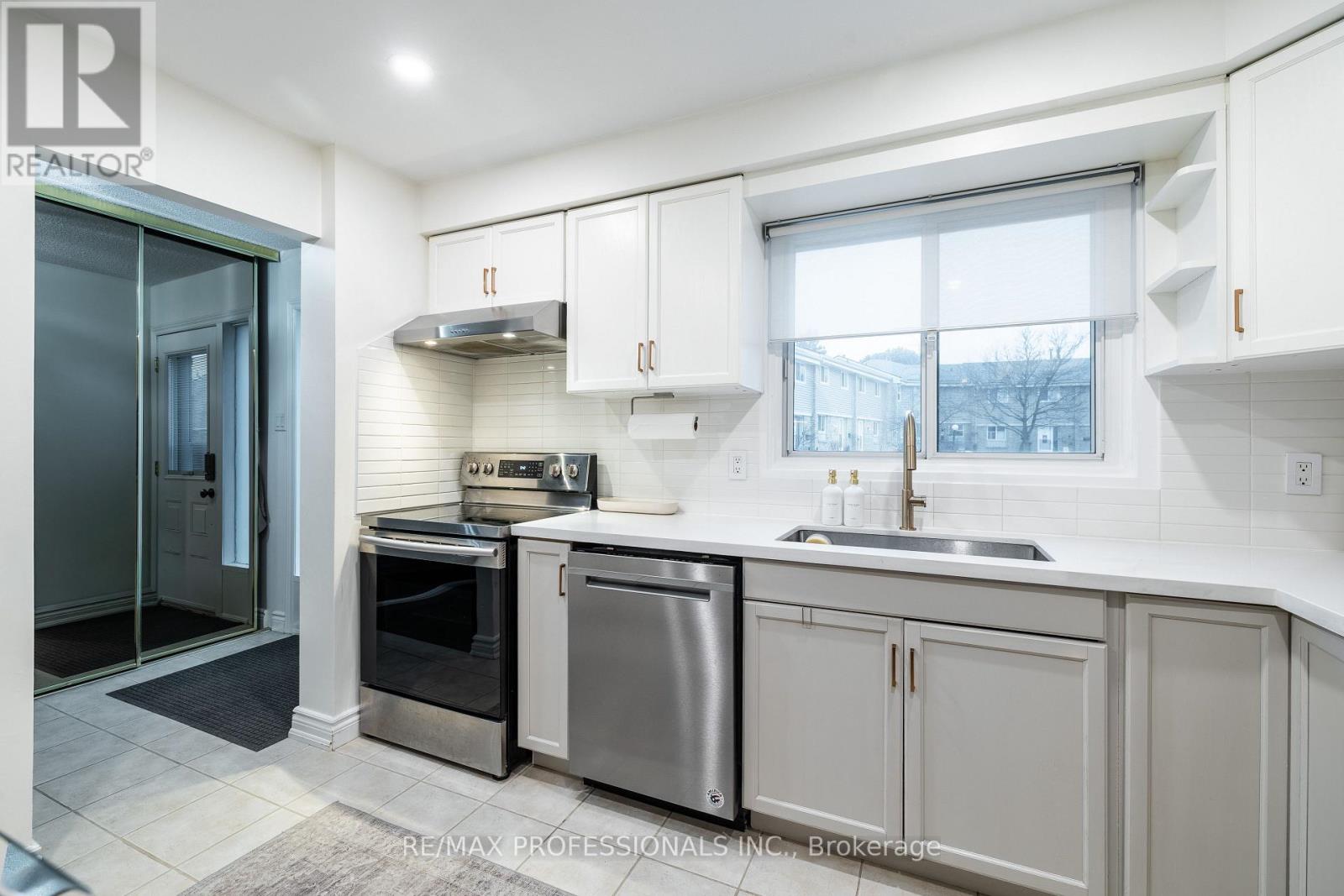 Row / Townhouse for Sale in TH65 - 6699 FALCONER DRIVE|Mississauga (Streetsville), Ontario L5N2E3 3