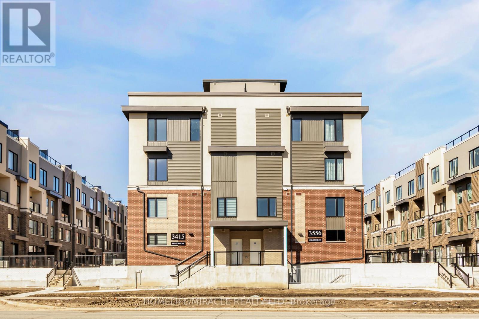 Row / Townhouse for Sale in 16 - 3415 RIDGEWAY DRIVE|Mississauga (Erin Mills), Ontario L5L0B9