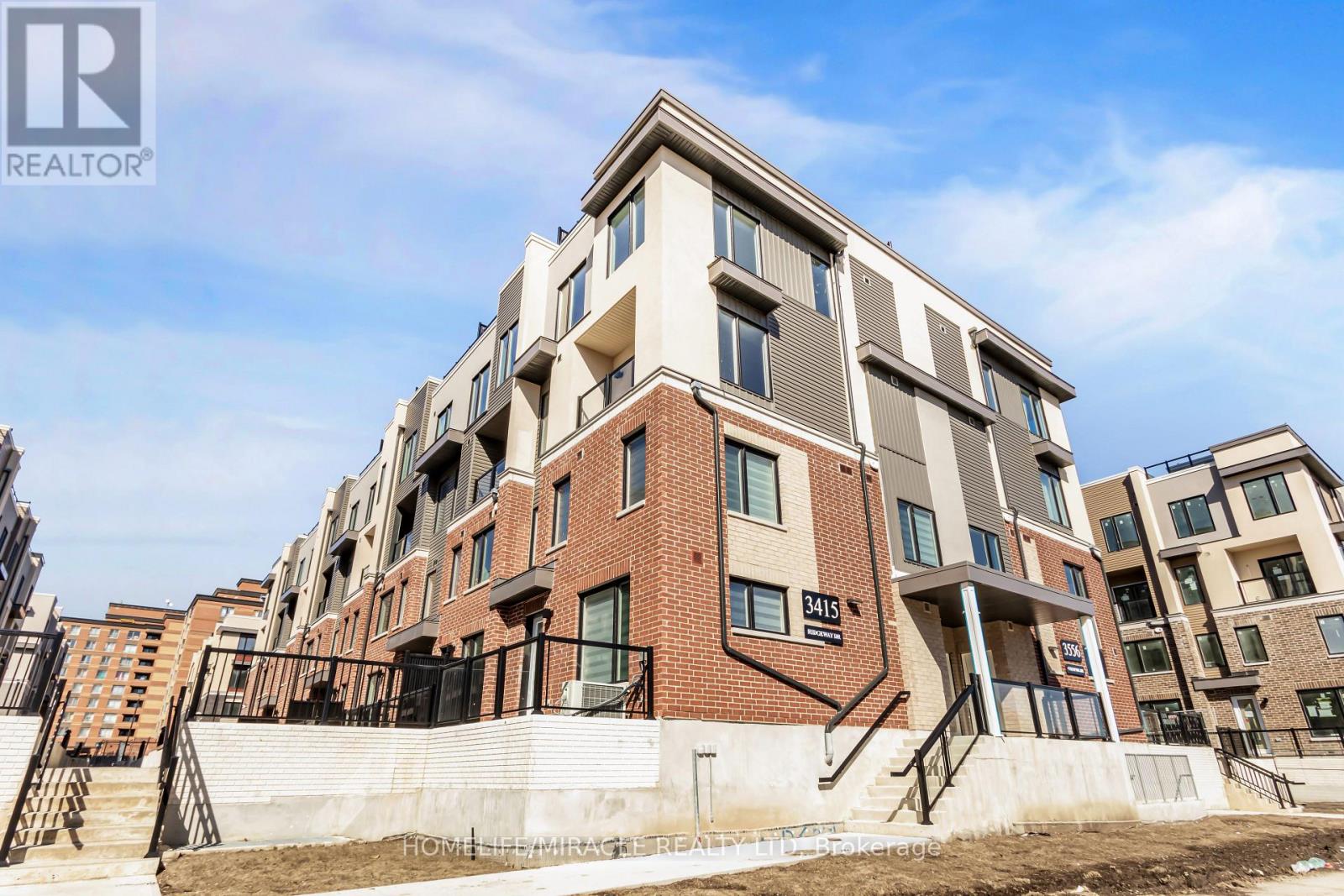 Row / Townhouse for Sale in 16 - 3415 RIDGEWAY DRIVE|Mississauga (Erin Mills), Ontario L5L0B9 2