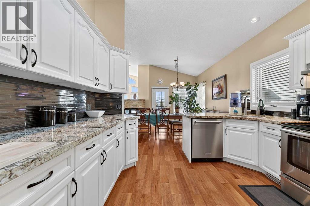 House for Sale in 118 Douglas Woods Hill SE|Calgary, Alberta T2Z2G6 4